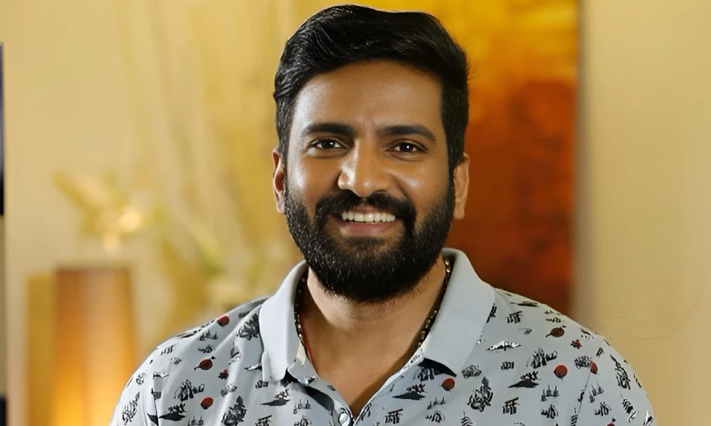 Santhanam is an Indian Actor, Comedian, Producer born in Jan-1980 in Pozhichalur, Chennai, Tamil Nadu, India.
