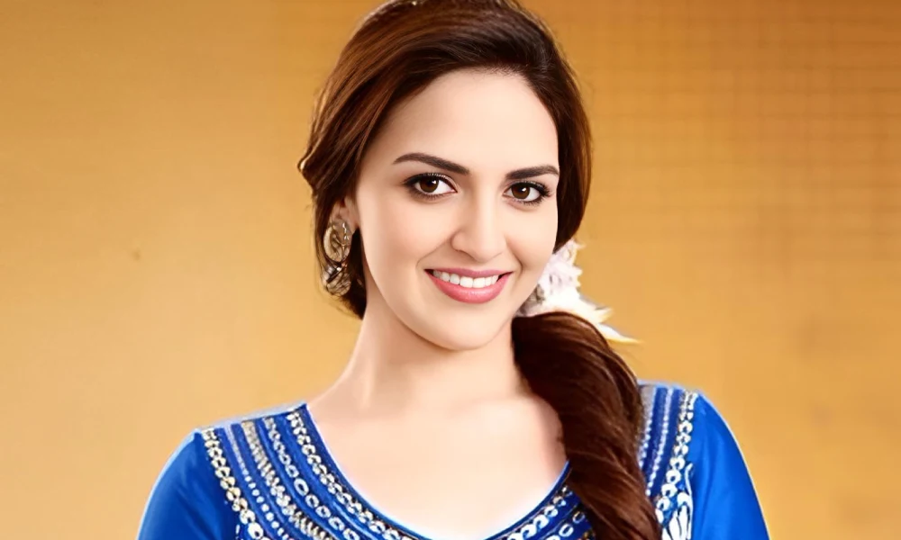 Esha Deol Age, Father, Mother, Daughter, Sister, Brother